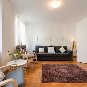 https://new-town-spacious-apartment.warsawhotelspoland.com